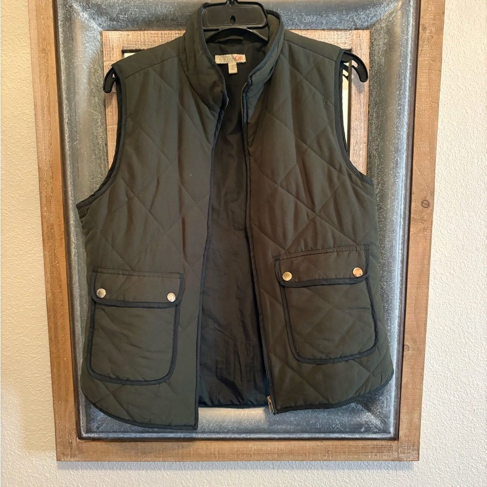 Gianni Bini Quilted Sleeveless Puffer Vest in Olive